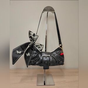 Elegant Grey Shoulder Bag with Butterfly Free Scarf